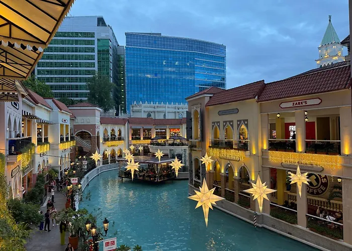 Aparthotel Venice Canal View With Balcony Near Bgc And Airport 10c Manila