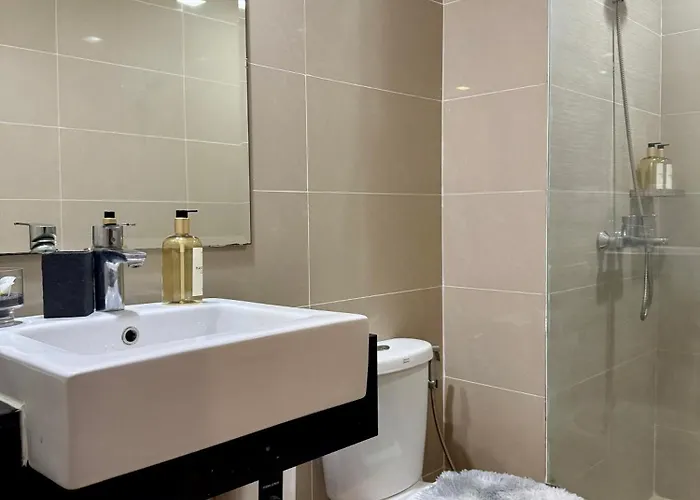 Aparthotel Venice Canal View With Balcony Near Bgc And Airport 10c Manila