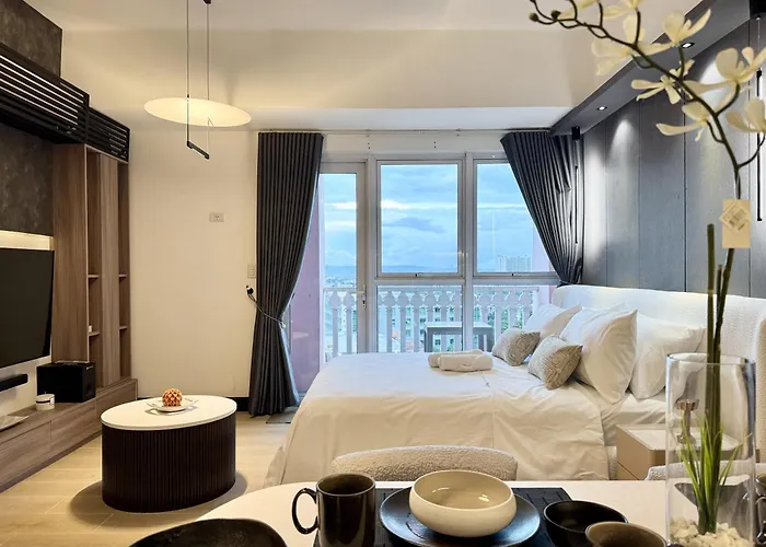 Venice Canal View With Balcony Near Bgc And Airport 10c Aparthotel 4*