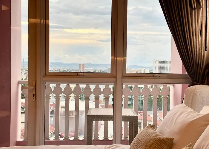 Venice Canal View With Balcony Near Bgc And Airport 10c