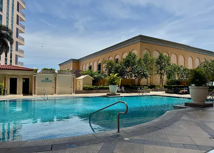 Venice Canal View With Balcony Near Bgc And Airport 10c Manila