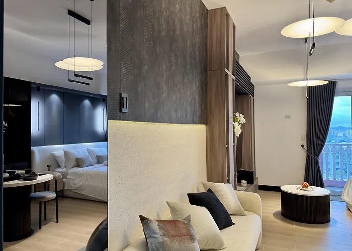 Aparthotel Venice Canal View With Balcony Near Bgc And Airport 10c 4*