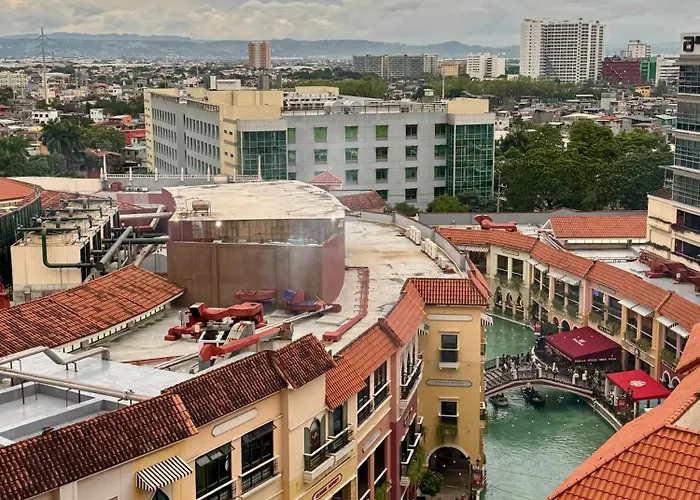 Aparthotel Venice Canal View With Balcony Near Bgc And Airport 10c Manila