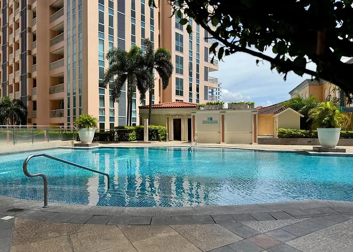 Aparthotel Venice Canal View With Balcony Near Bgc And Airport 10c 4*