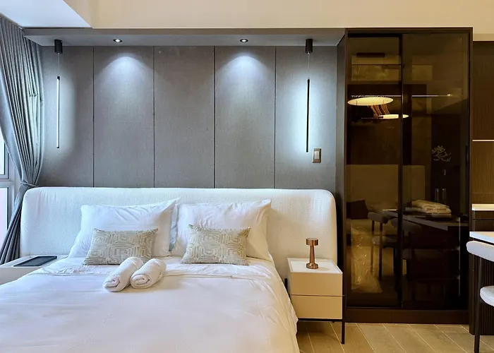 Aparthotel Venice Canal View With Balcony Near Bgc And Airport 10c Manila