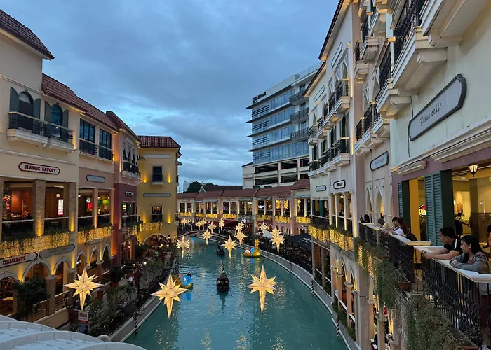Aparthotel Venice Canal View With Balcony Near Bgc And Airport 10c Manila