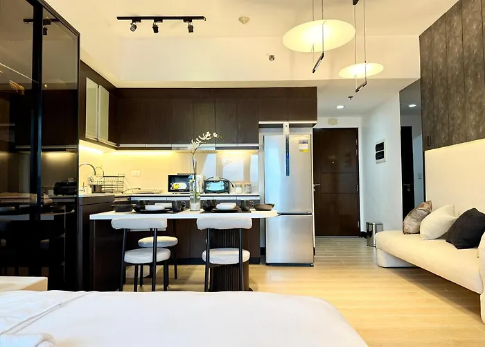Aparthotel Venice Canal View With Balcony Near Bgc And Airport 10c
